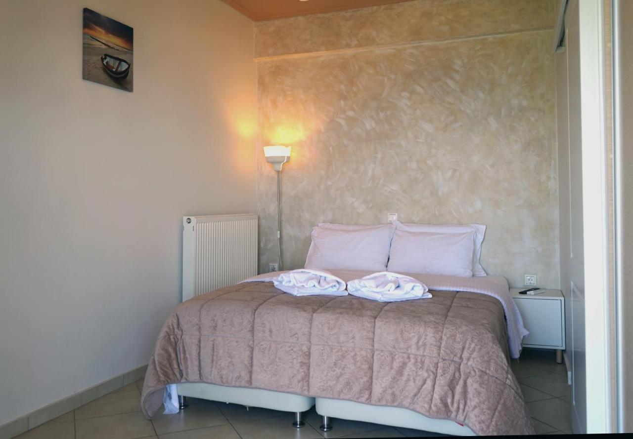 Semiramis Suites With Pool Каламата Екстериор снимка