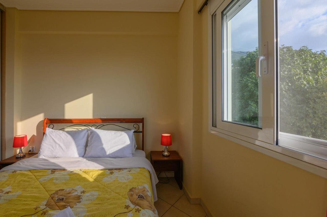 Semiramis Suites With Pool Каламата Екстериор снимка