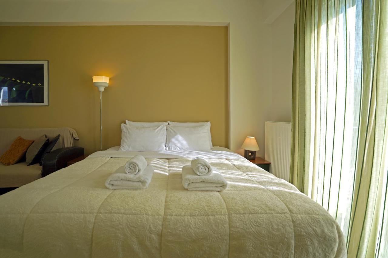 Semiramis Suites With Pool Каламата Екстериор снимка