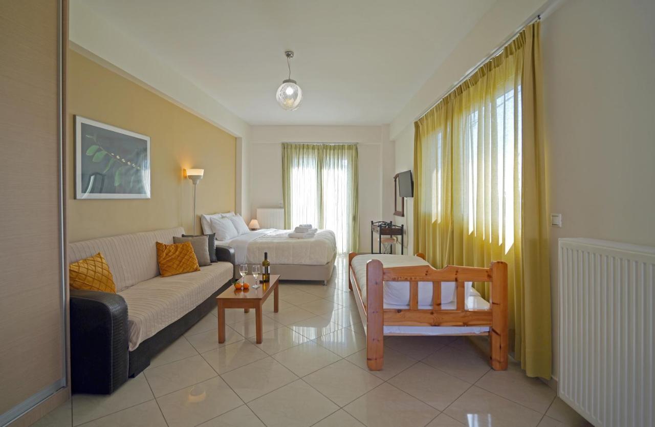 Semiramis Suites With Pool Каламата Екстериор снимка
