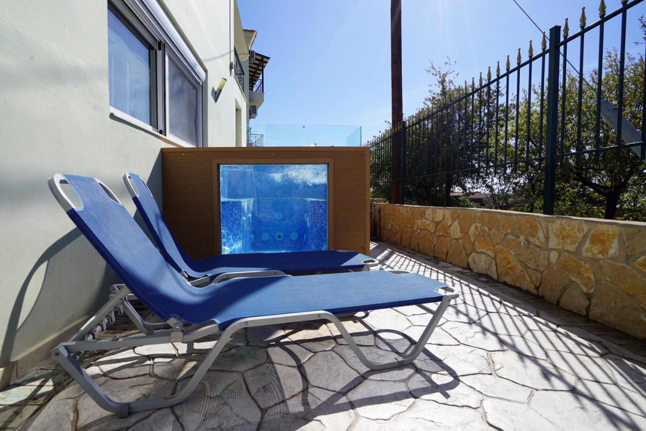 Semiramis Suites With Pool Каламата Екстериор снимка