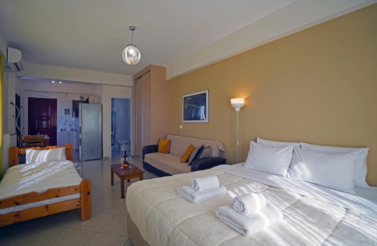 Semiramis Suites With Pool Каламата Екстериор снимка