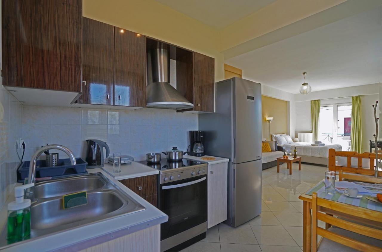 Semiramis Suites With Pool Каламата Екстериор снимка
