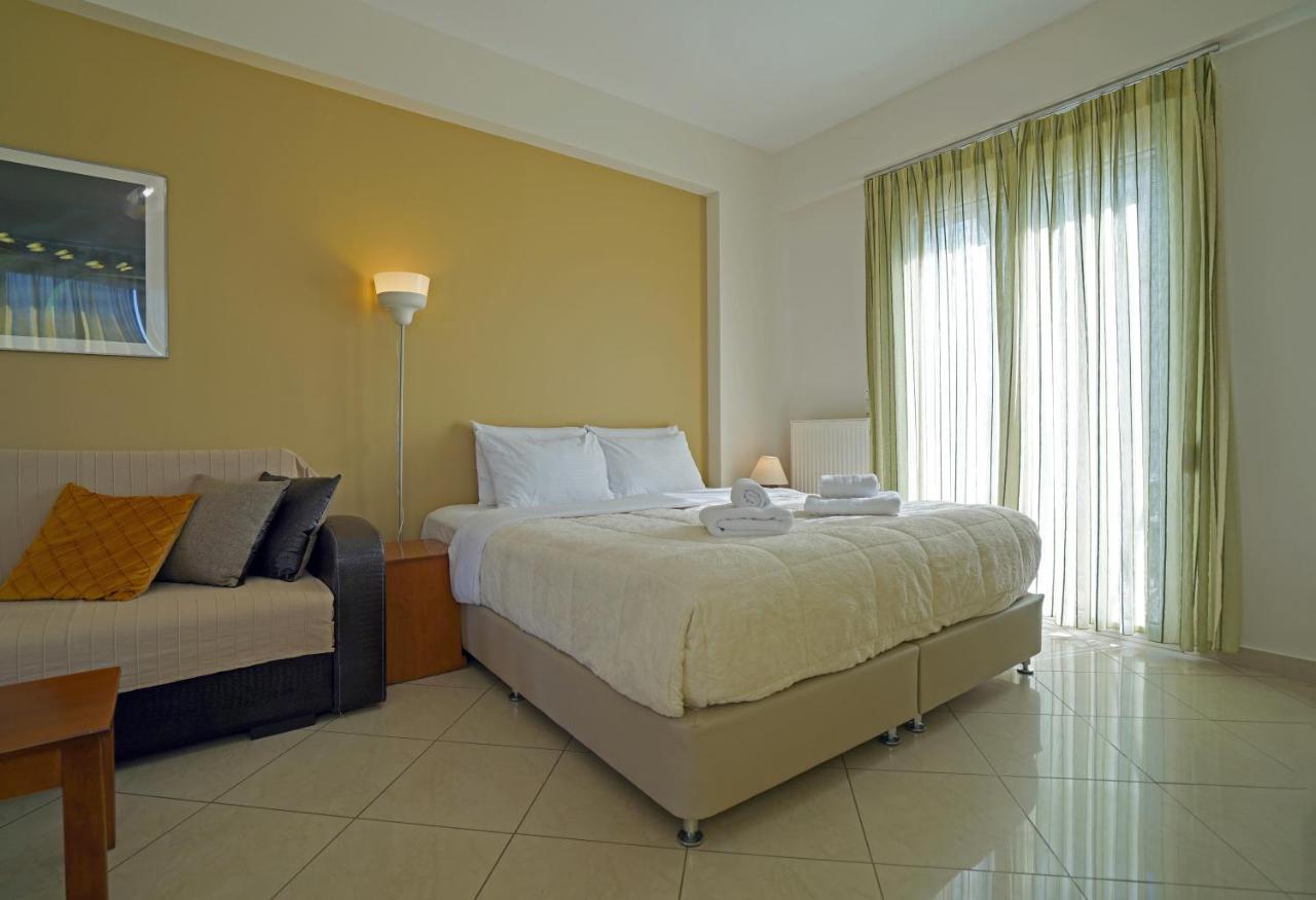 Semiramis Suites With Pool Каламата Екстериор снимка