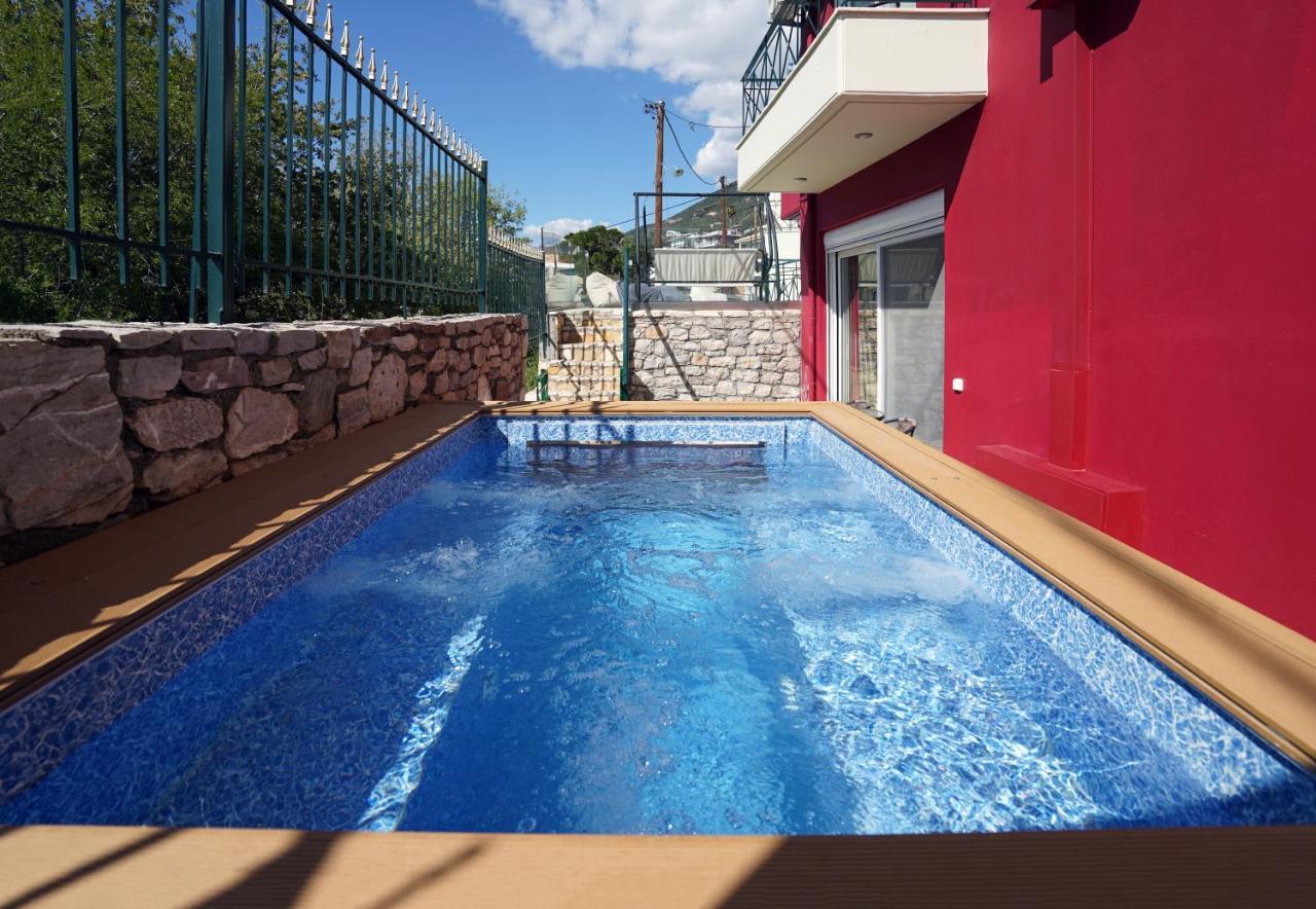 Semiramis Suites With Pool Каламата Екстериор снимка