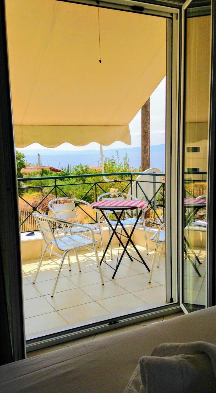 Semiramis Suites With Pool Каламата Екстериор снимка