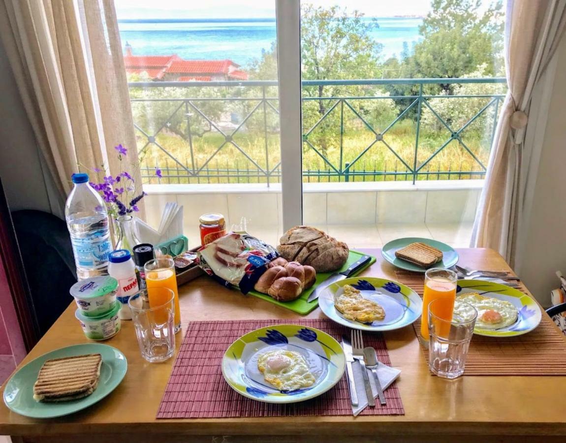 Semiramis Suites With Pool Каламата Екстериор снимка