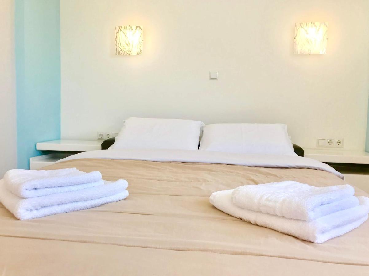 Semiramis Suites With Pool Каламата Екстериор снимка