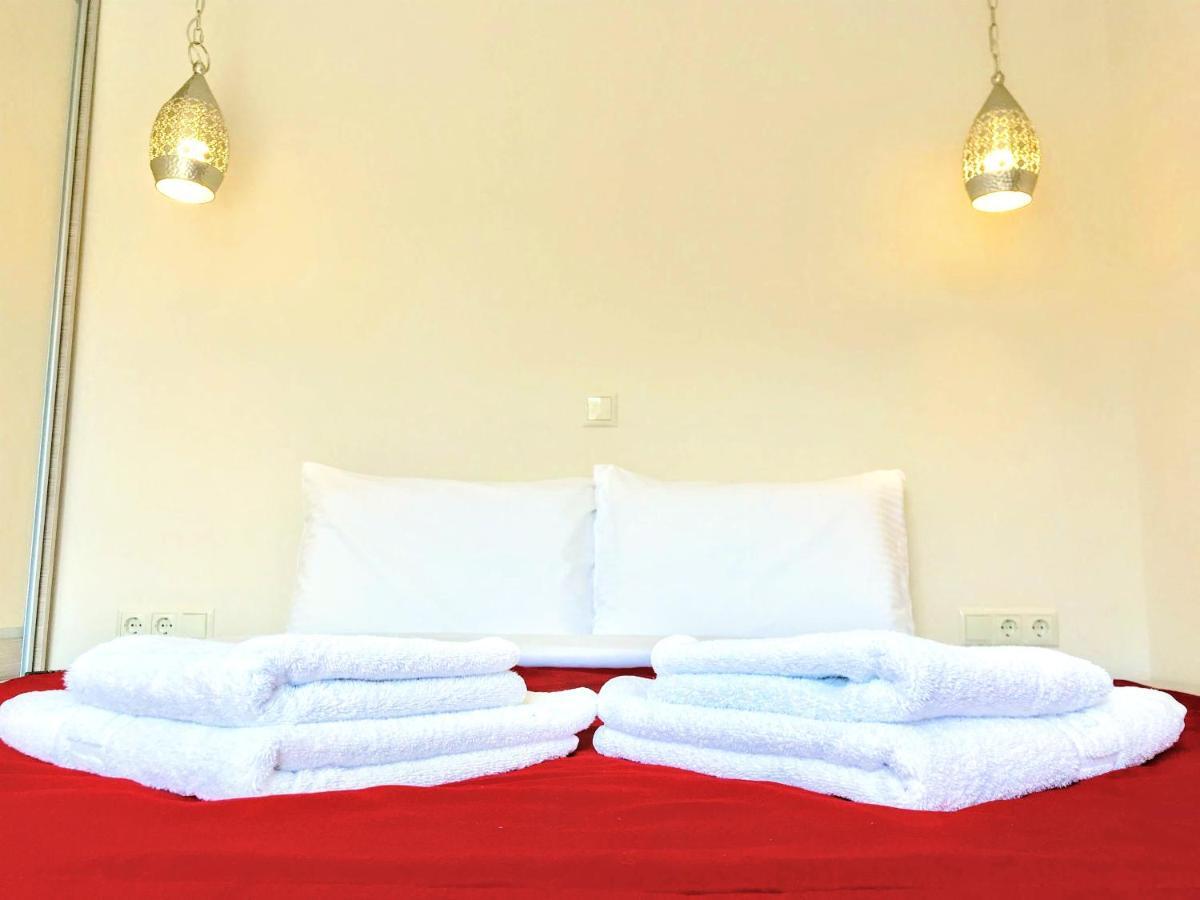 Semiramis Suites With Pool Каламата Екстериор снимка